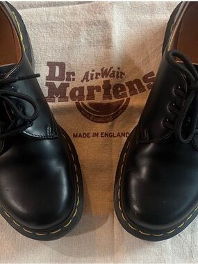 MADE IN ENGLAND Dr. Martens Black Leather 1461 shoes with Yellow Stitching